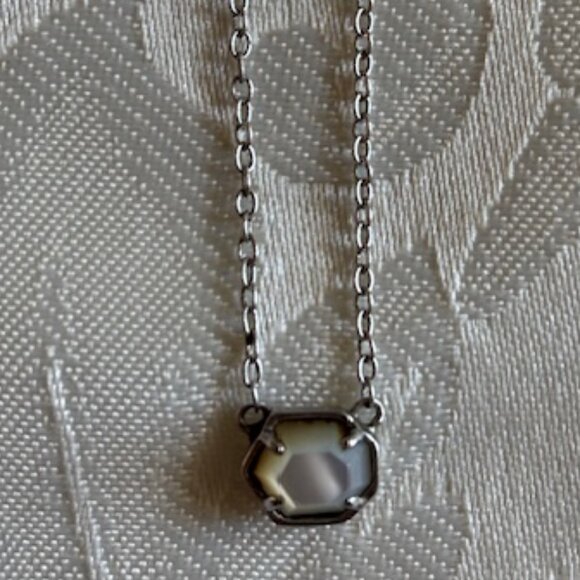 Kendra Scott Mother Pearl on Chain Necklace - Picture 2 of 5